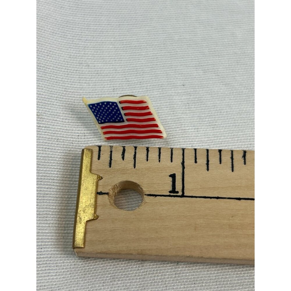 Vintage American Flag Plastic Lapel Pin Clutch Back Raised Design Retro - Picture 6 of 6